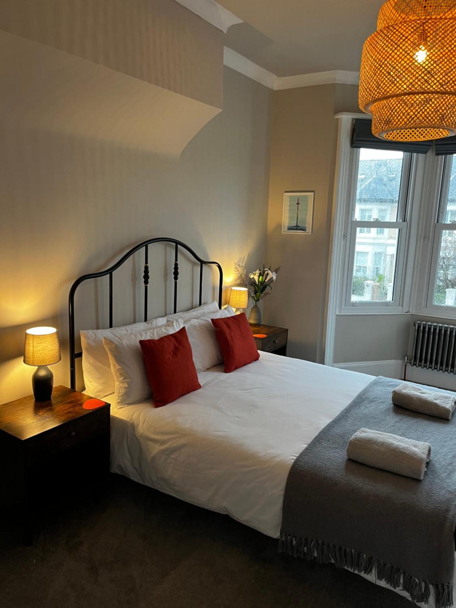Contemporary Beach Apartment Brighton Exterior foto
